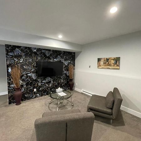 2 Bedroom Suite With Full Kitchen 레벨스톡 외부 사진