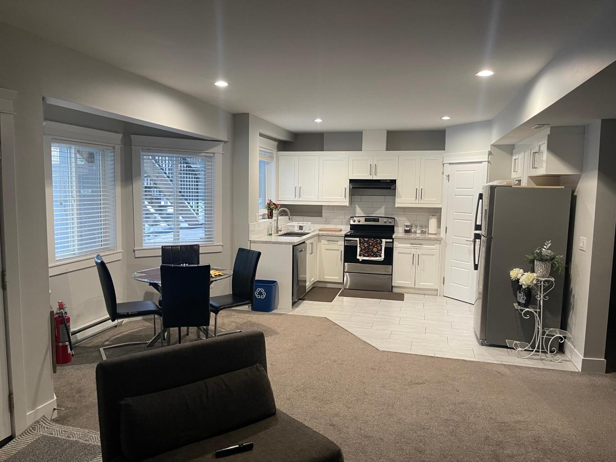 2 Bedroom Suite With Full Kitchen 레벨스톡 외부 사진
