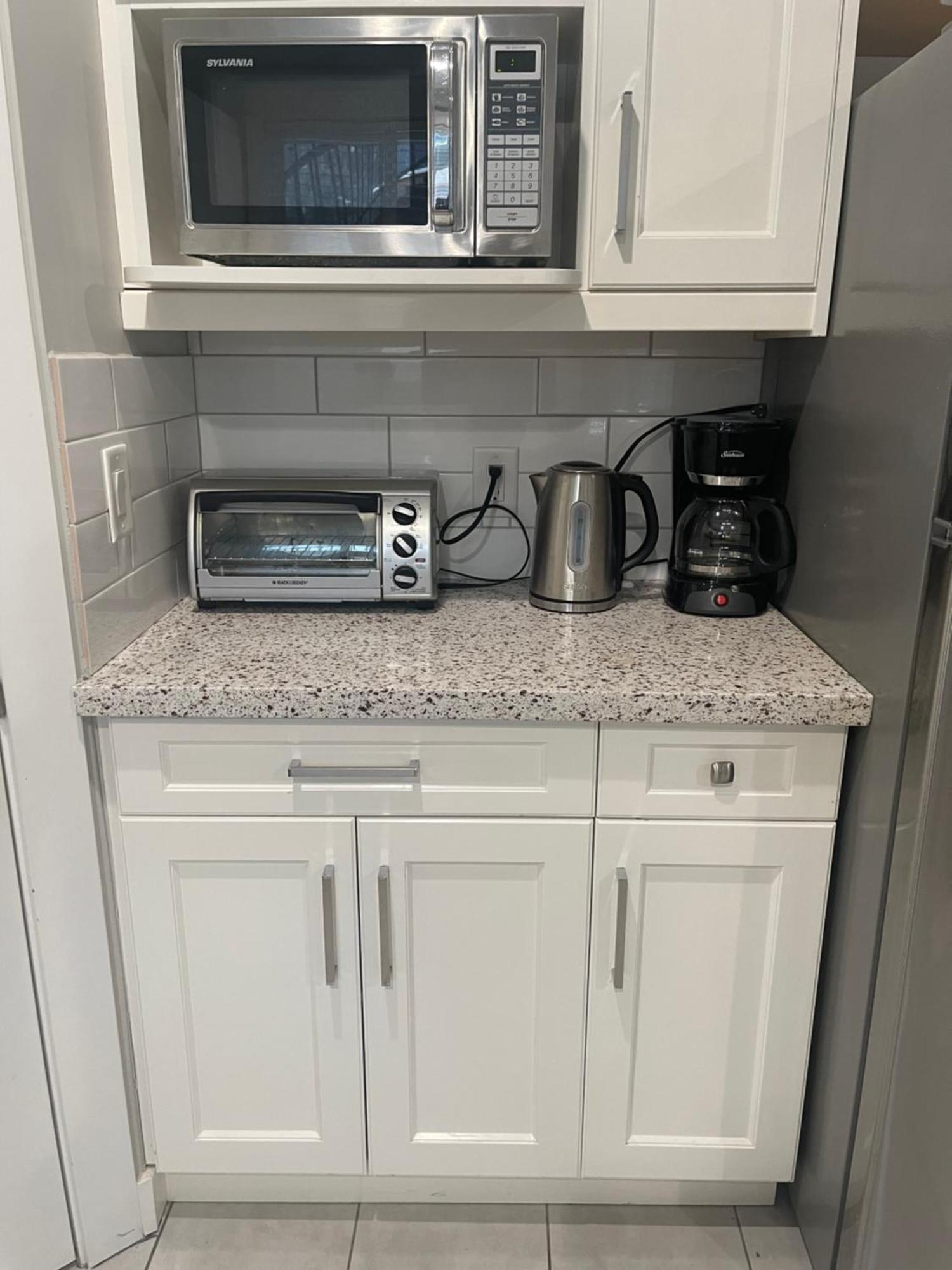 2 Bedroom Suite With Full Kitchen 레벨스톡 외부 사진