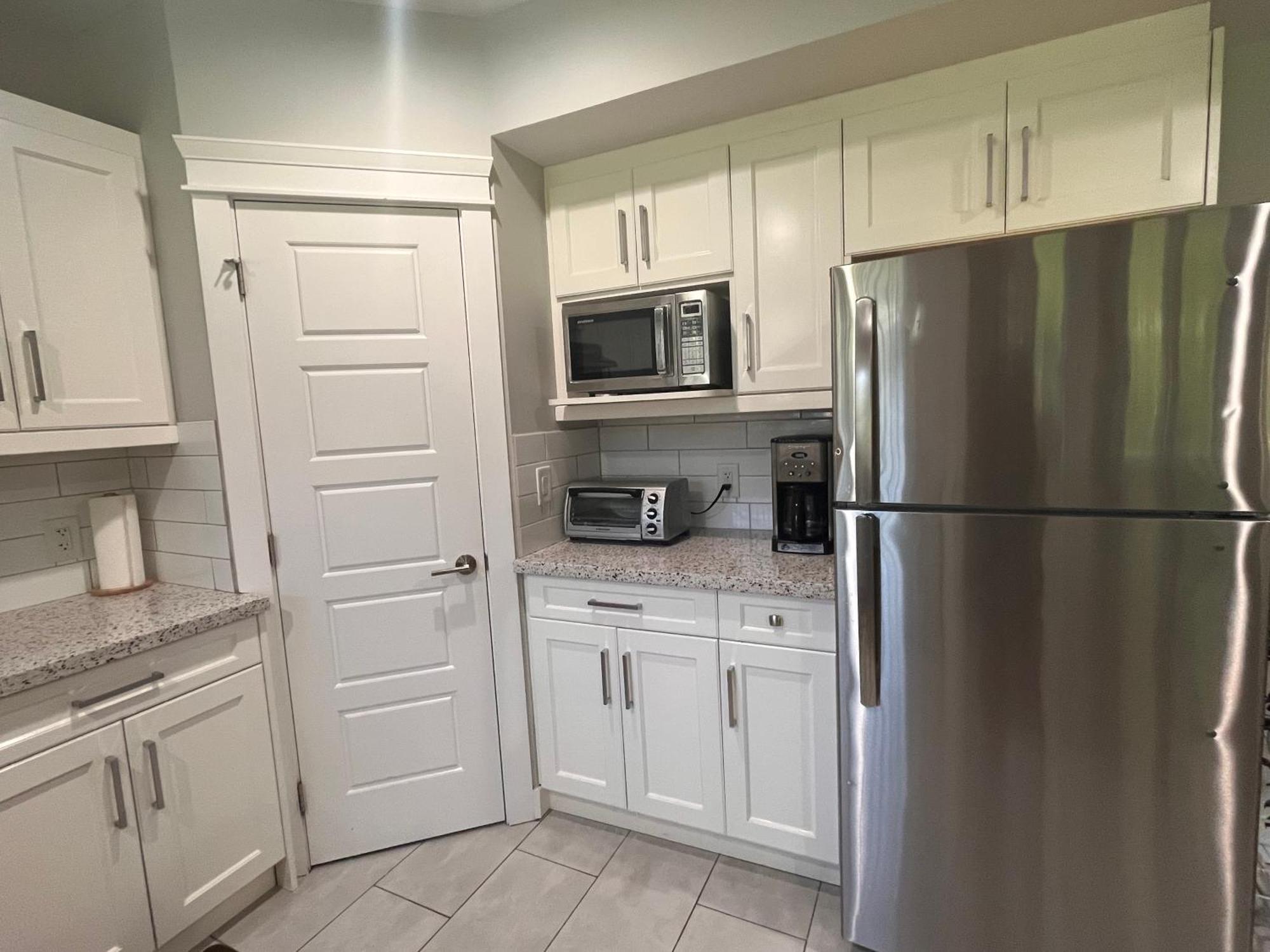 2 Bedroom Suite With Full Kitchen 레벨스톡 외부 사진